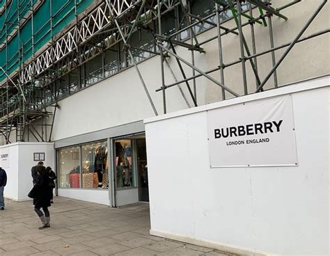 Burberry Factory Outlet vs Burberry Outlet In Central London.